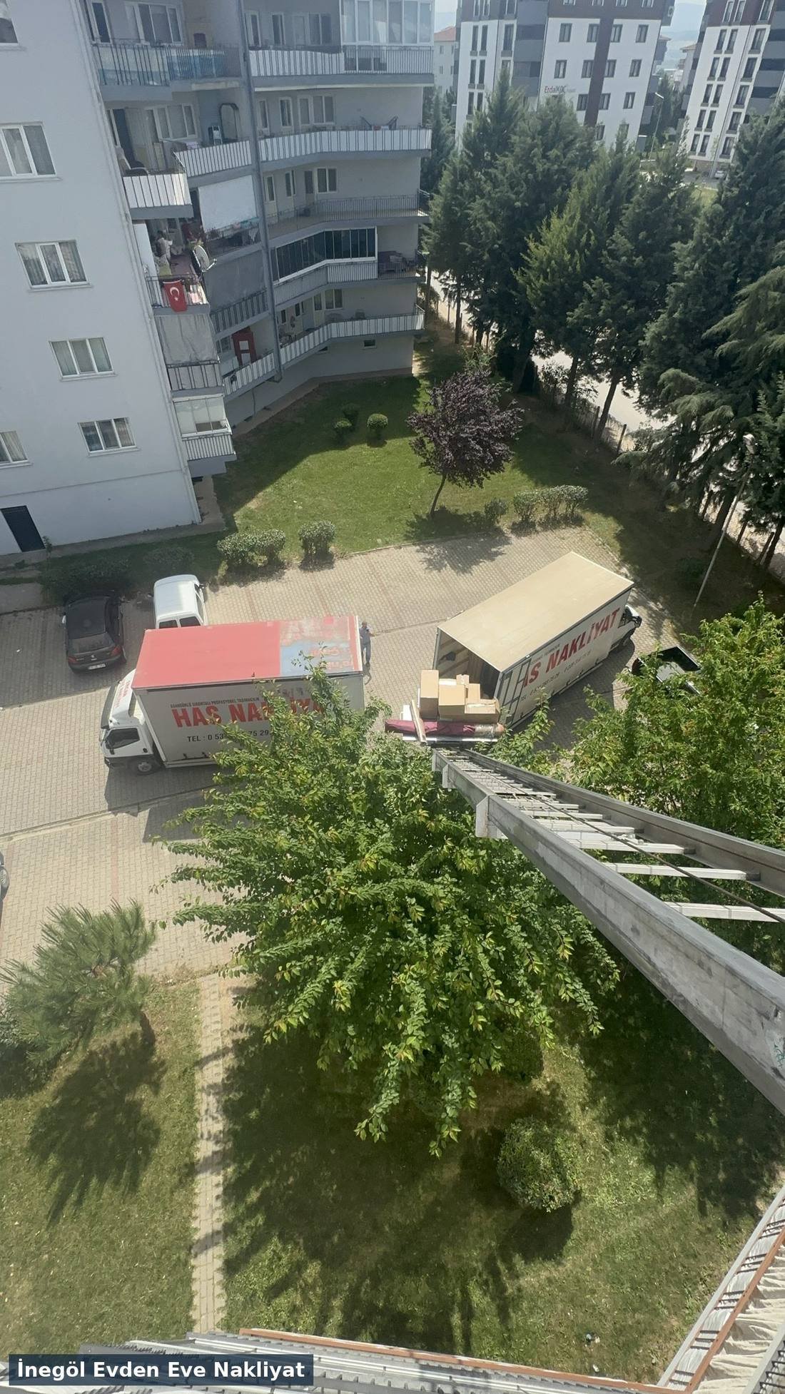 İnegöl villa taşıma - iki araçla eş zamanlı yükleme çalışması